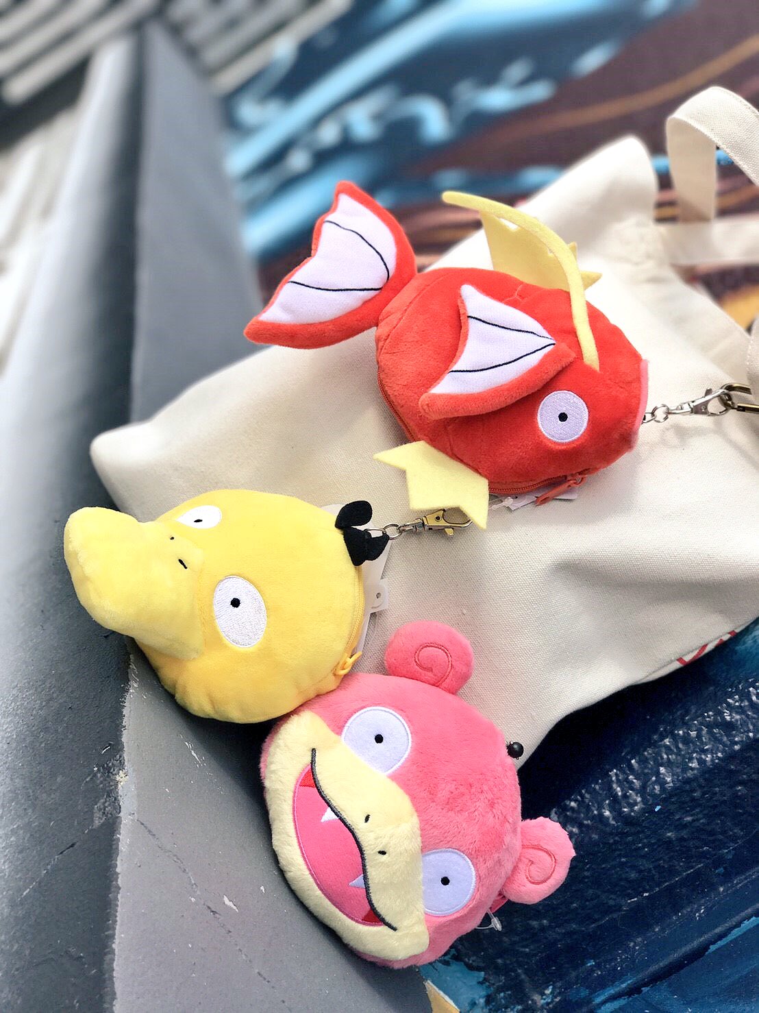 パニカムトーキョー 渋谷店 على تويتر ポケモン の雑貨も発売中 大好きなポケモン達と一緒にお出かけすると 普段よりも楽しくなります ぬいぐるみチャーム 1 600 1 800 パスケース 2 000 ぬいぐるみバッジ 800 Pokemon ピカチュウ イーブイ