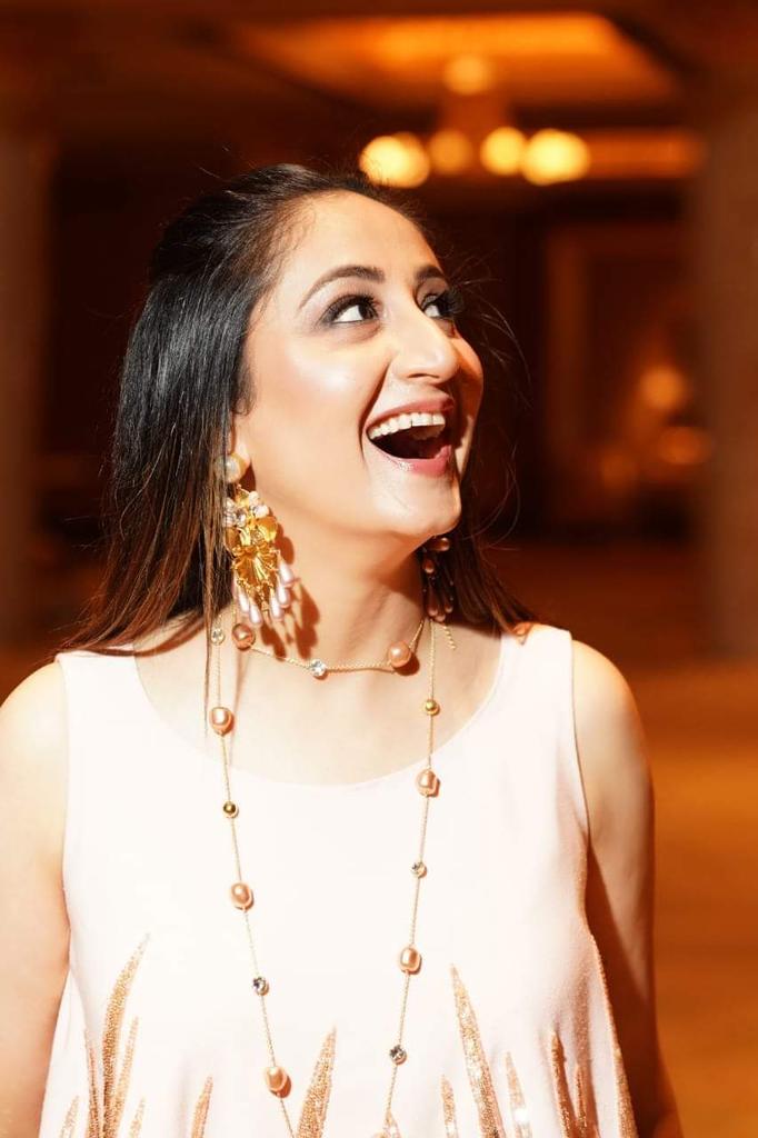 The happiness sprinkle at a #socialspace event.
In #AbuDhabi for #RashiEntertainment.
@Event_Newz

#PreWedding #Event #GitikkaGanjuDhar #Sutradhaar #TalkTheStage #IndianWedding #DestinationWedding #BigFatIndianWedding
#Anchor #Host #Talk