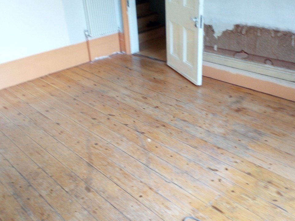 dubplayer's tweet photo. Old tatty floor now I did it twenty year ago in #crouchend. So today going restore #floorsanding apply photo keep eye next photo #newlook https://t.co/gSO6mK8Rmk