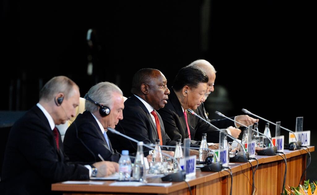 PresidencyZA's tweet photo. President @CyrilRamaphosa chairs the BRICS Outreach Dialogue Session at the 10th #BRICSSummit held in Sandton, Johannesburg under the theme “BRICS in Africa: Collaboration for Inclusive Growth and Shared Prosperity in the Fourth Industrial Revolution”. https://t.co/kzagIi6wRy