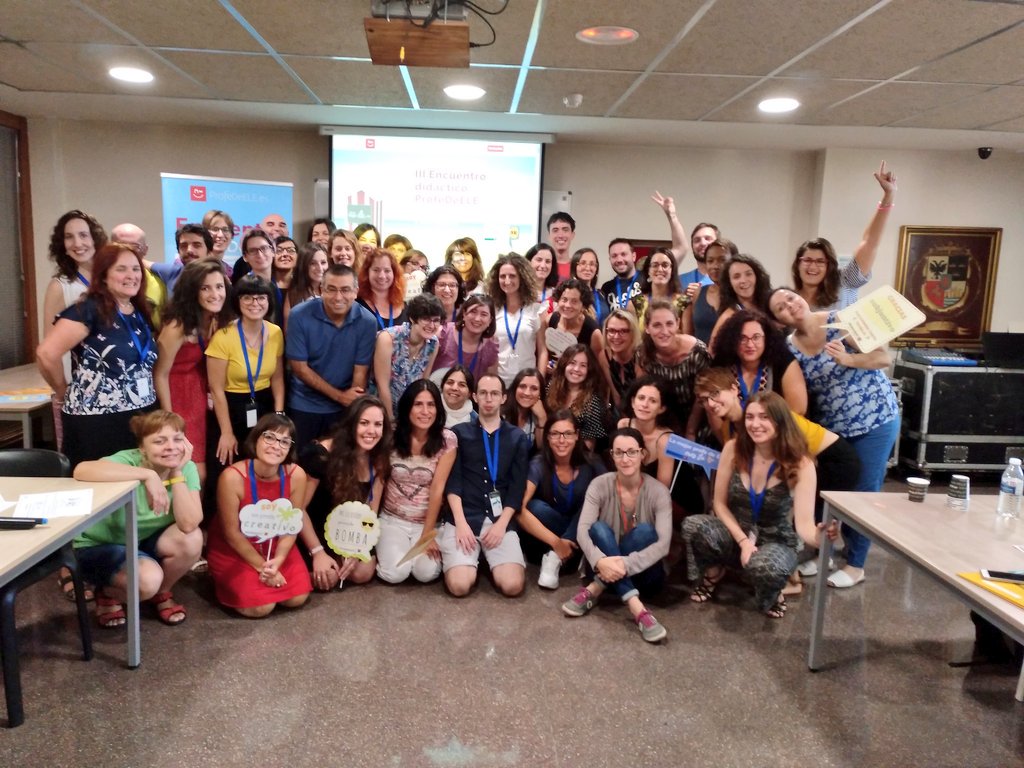 profedeele's tweet photo. Foto de familia del III Encuentro ProfedeELE de Salamanca. Gracias a todos. 🙏 #Profedeele18 @manuluces @RevistaHabla @MurtaBlasco @mathigaELE https://t.co/LuSmfgKBfR