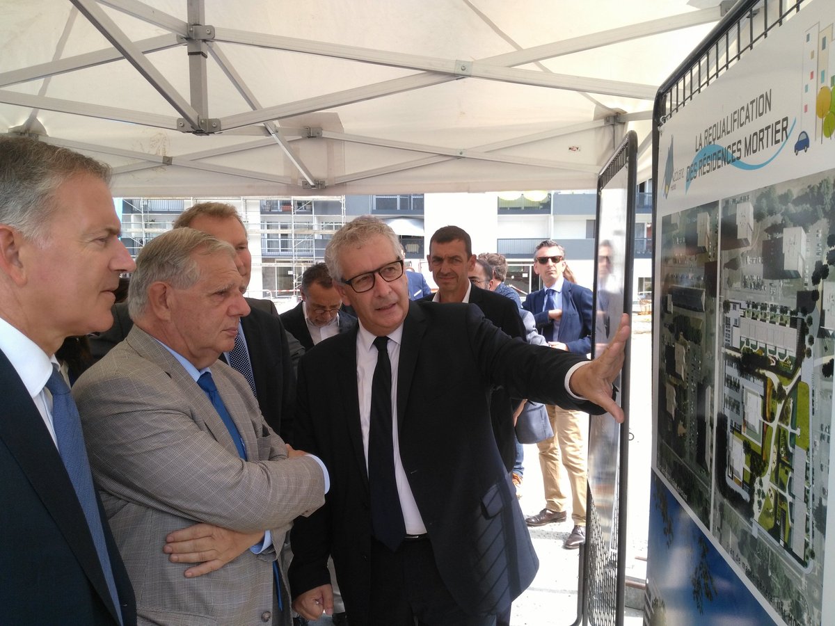 MeduaneHabitat's tweet photo. Visite du ministre @MezardJacques  sur le chantier #ANRU de Mortier @Laval_la_Ville travaux de surélévation #ANRU #hlm #rehabilitation #residentialisation #EUROPEPDL @Min_Territoires https://t.co/cMMtcP9CoM