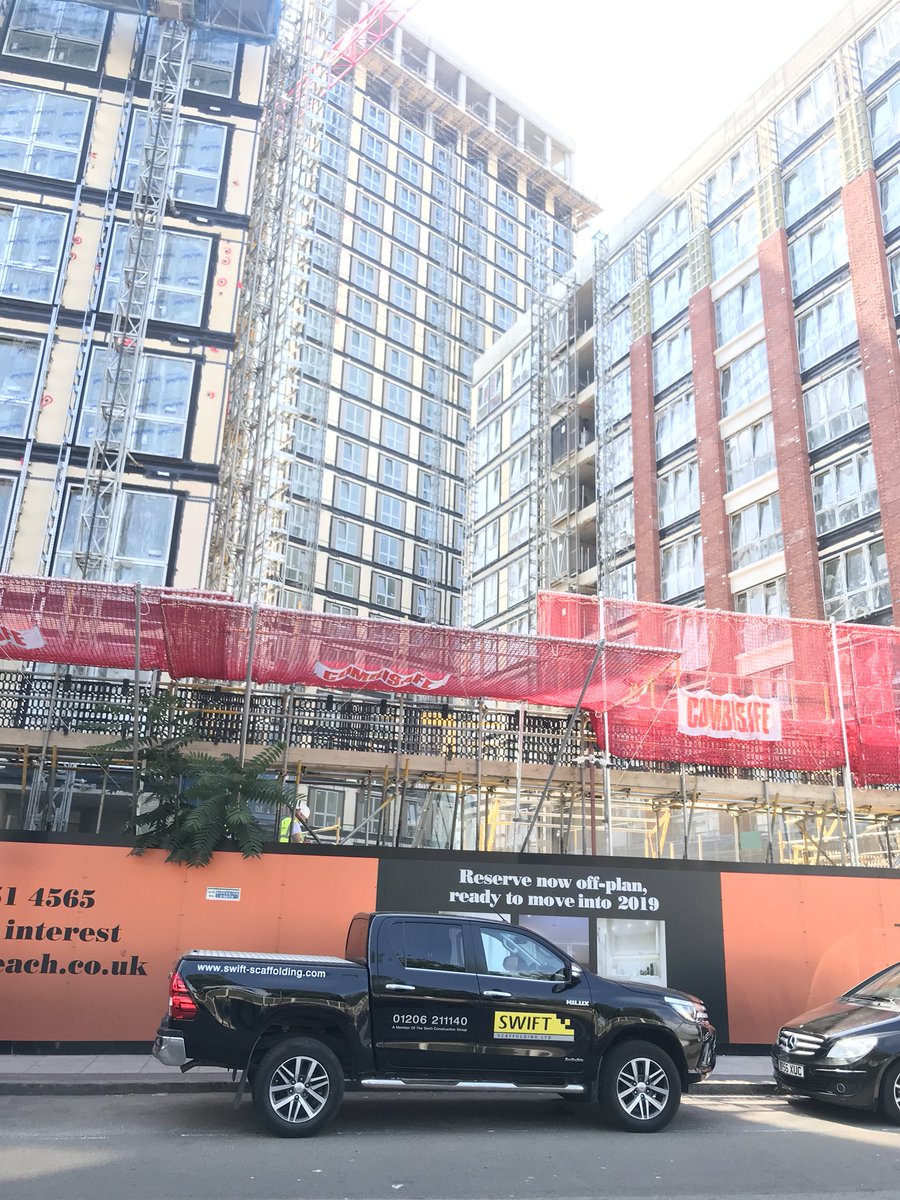 SwiftScaff's tweet image. Level 21 truss out to the full perimeter of Blackwall Reach, @Hill_Group_UK keep up the good work lads!