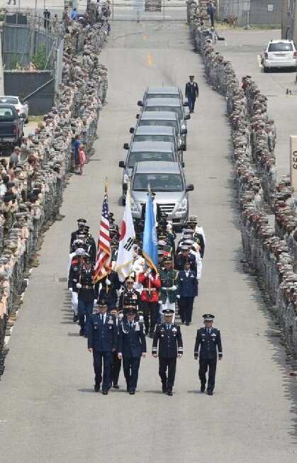 USForcesKorea's tweet photo. UNC hosted an arrival ceremony for 55 cases of remains today from the Democratic People's Republic of Korea at Osan Air Base in South Korea. #NeverForgotten #KoreanWar https://t.co/J8BUjZLdnU