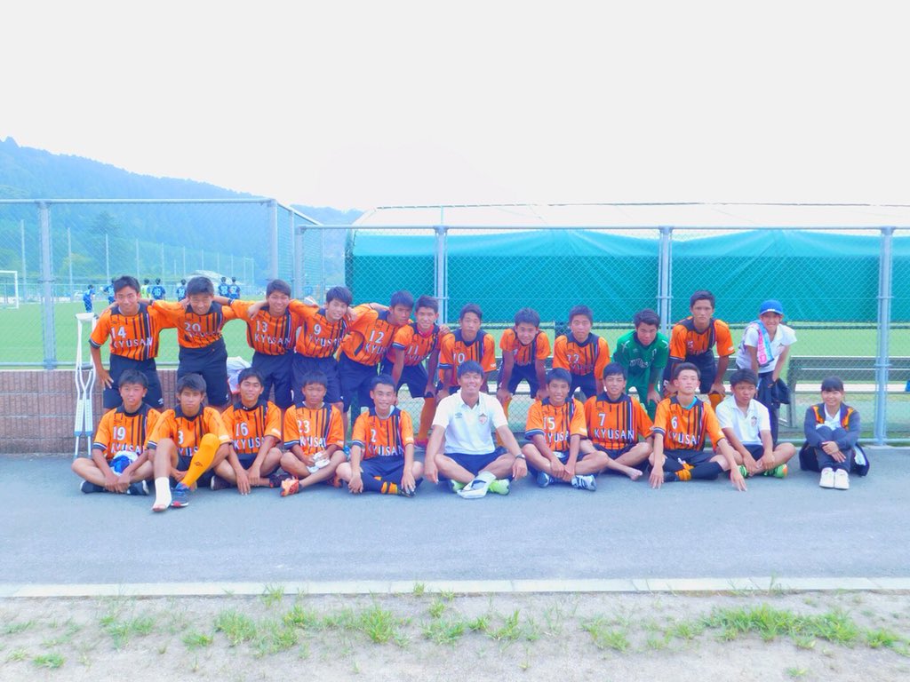 ff192697f9cb413's tweet photo. 9年間やってきたサッカー人生が終わりました後悔���してないです！おうげさやけど世界1運が良いこんな最高の仲間とサッカーができて！理不尽なことや楽しくないときとかあって辞めようと思ったらこと何回もあったけど辞めんでよかった！ほんとにいろんな人に支えられて今の自分があるありがとう！ https://t.co/jAjMBTVB82