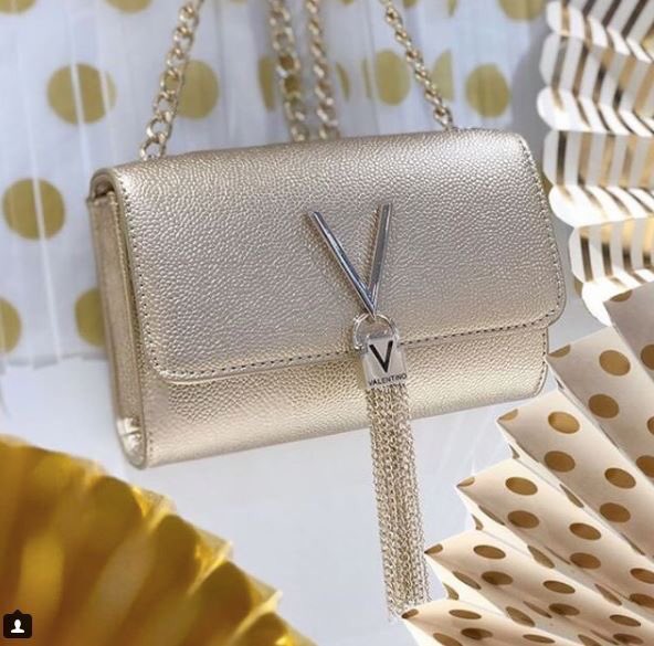 ModaExhibitions's tweet photo. Introducing global #fashion house @MValentinoshoes to this season's #ModaExhibitions line-up; renowned for unparalleled craftsmanship and impeccable Italian design. Show opens next weekend. Get your ticket today: https://t.co/vXfu9IOOWX
#FashionIsLive https://t.co/6DyNO8BcRo