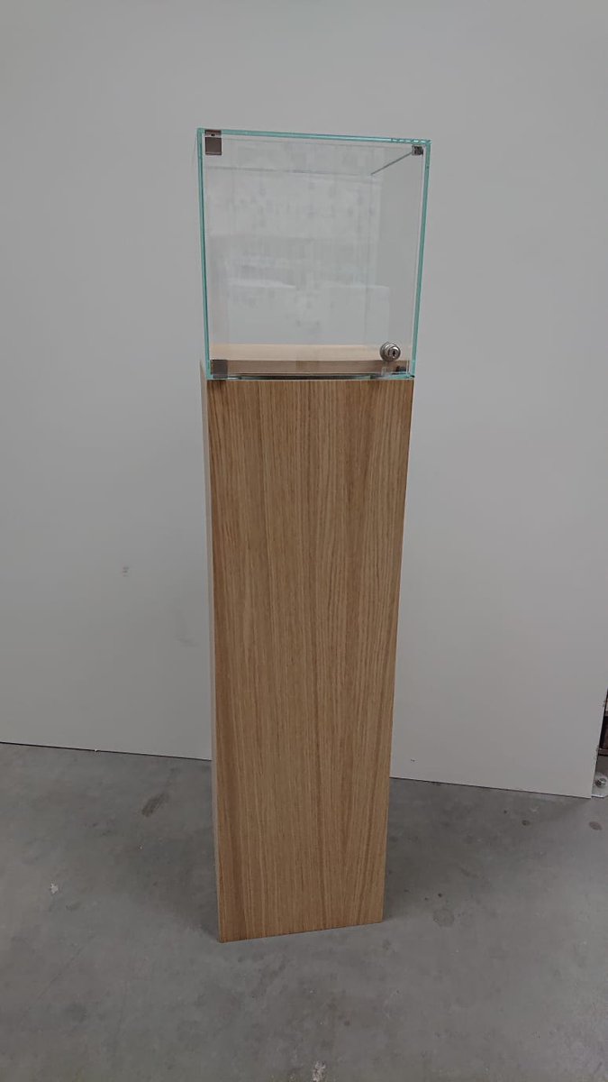 SolitsSockel's tweet photo. Kostenlos und vor der Türe parken
MesS.O.S exhibitions &amp; events #charlottenburg #Berlin Einfach kurz anrufen und vorbeischauen!
#Betonsockel #Eichenholz #Industriedesign #Wandsockel https://t.co/EM7EVQrO4i