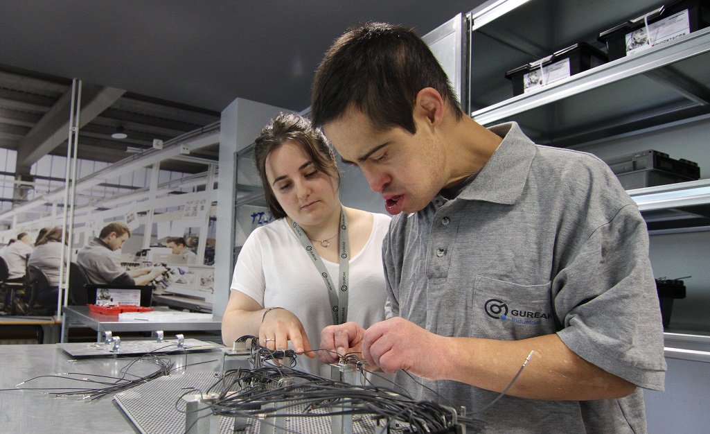 #RSC-D. Gracias al apoyo financiero de <a href="/LABORALkutxa/">LABORAL Kutxa</a>, el <a href="/grupogureak/">Gureak</a>  ha puesto en marcha  dos nuevos proyectos relacionados con la formación prelaboral de personas con #disCapacidad en situación de #desempleo. cadenadevalor.es/laboral-kutxa-…