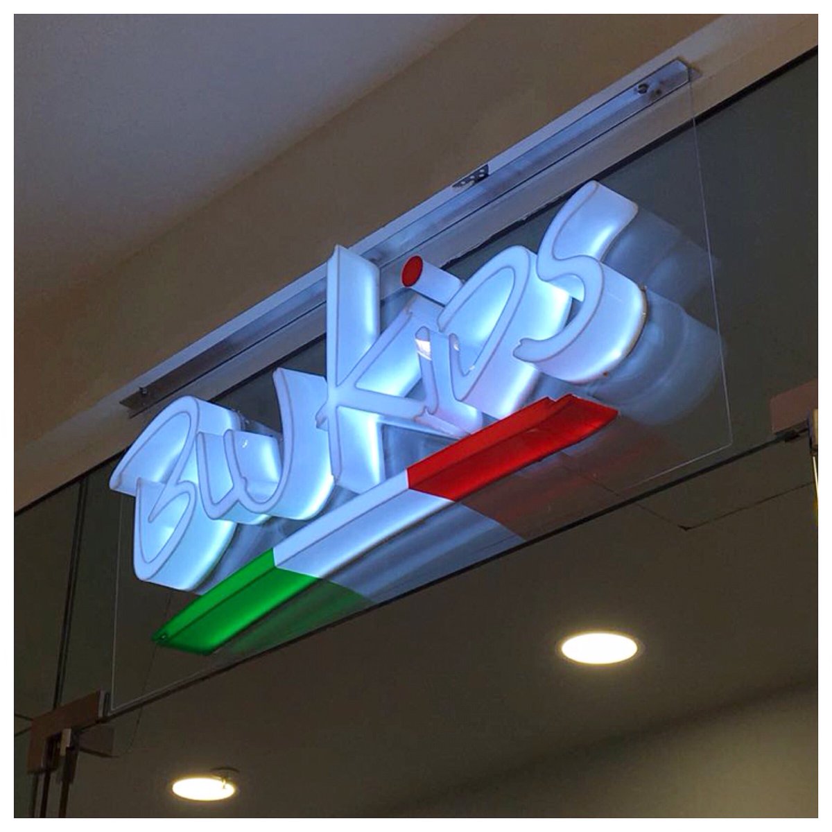 Another beautiful illuminated sign installed for BluKids at their new Cresta store. This sign has an aluminum extrusion allowing it to be suspended from the bulkhead. 

#FinelineDesignSA #Signage #Branding #RetailSignage #IlluminatedSign #3DLettering

finelinedesign.co.za