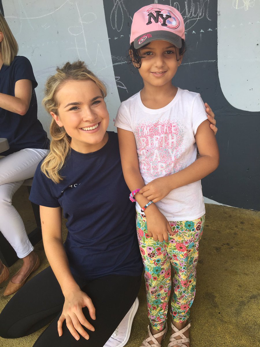 WINNYC_ORG's tweet photo. It may be Friday, but #WinKids are going for the GOLD with #PIMCO #volunteers! #olympics #games #relayraces #fridayfun #campwin #homehopewin https://t.co/jS1VdKntKb