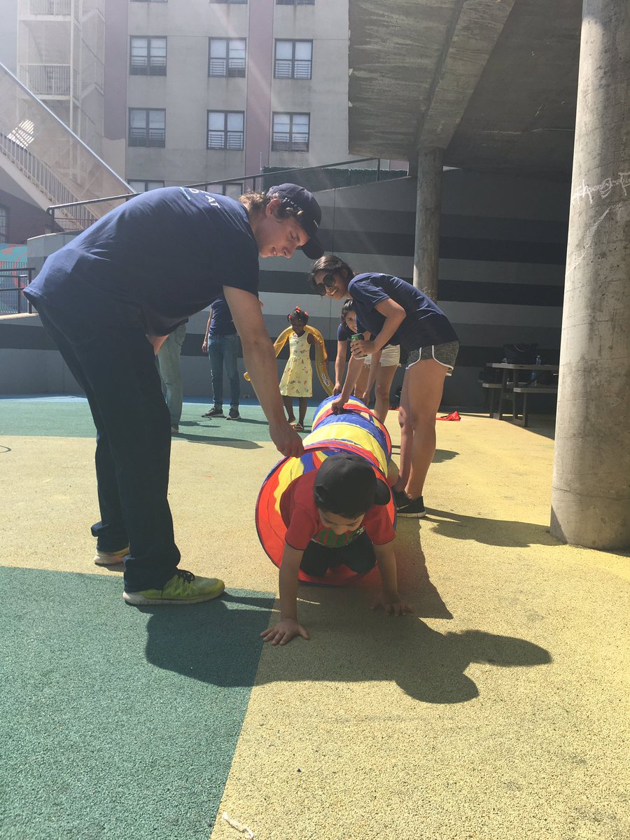 WINNYC_ORG's tweet photo. It may be Friday, but #WinKids are going for the GOLD with #PIMCO #volunteers! #olympics #games #relayraces #fridayfun #campwin #homehopewin https://t.co/jS1VdKntKb