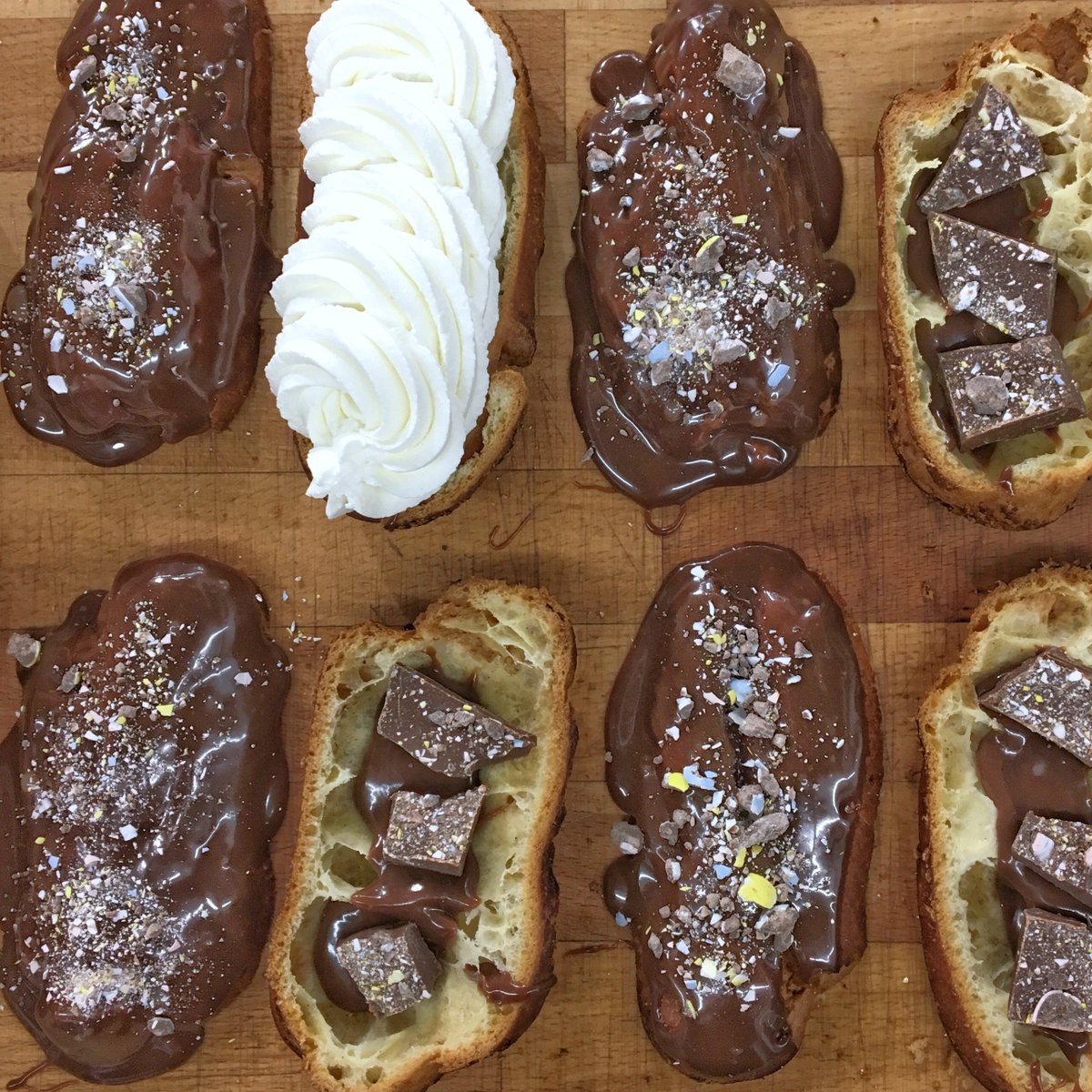 cakeandloafmrkt's tweet photo. MINI EGG CHOCOLATE BARK ECLAIRS.
So, as if these weren’t extreme enough...we went and put mini egg coated milk chocolate bark inside each eclair with more mini egg crumbles on top.
#easterinjuly https://t.co/4vuFjMcqVX