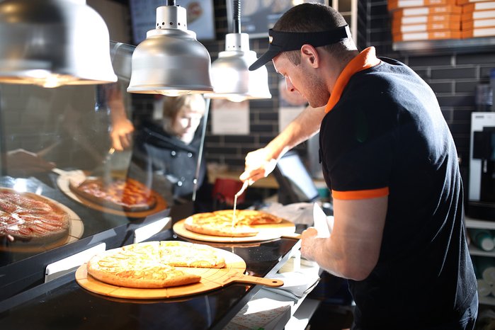 iSpring_RU's tweet image. Как eLearning помог «Додо Пицце» вырасти из пиццерии в Сыктывкаре в сеть из 339 ресторанов, рассказали Ольга Лютоева, бизнес-тренер в «Додо Пицце» и Евгения Еренкова, управляющая пиццерией в Йошкар-Оле. 
rb.ru/opinion/kak-v-…
#elearning #ispring #edtech