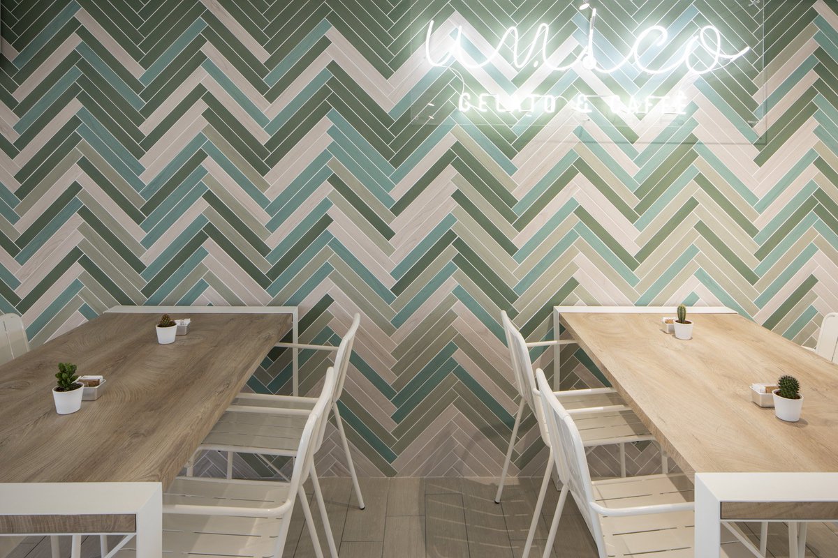 #metalmobilspaces
Soft tones and a contemporary atmosphere for Unico Gelato &amp; Caffè in Milan realized with #Stripes chairs - #TalocciDesign - #Kyk sofas and armchairs - #CarloBimibiDesign - and #Jet tables.
A project by Ifi Contract | Motif Design
More on: bit.ly/2uNJd9u