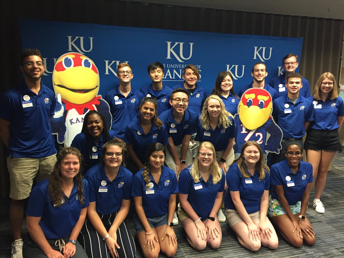 scrawpar's tweet image. What a pleasure to work with this team all summer! ⁦@NewJayhawks⁩ #kuorientation