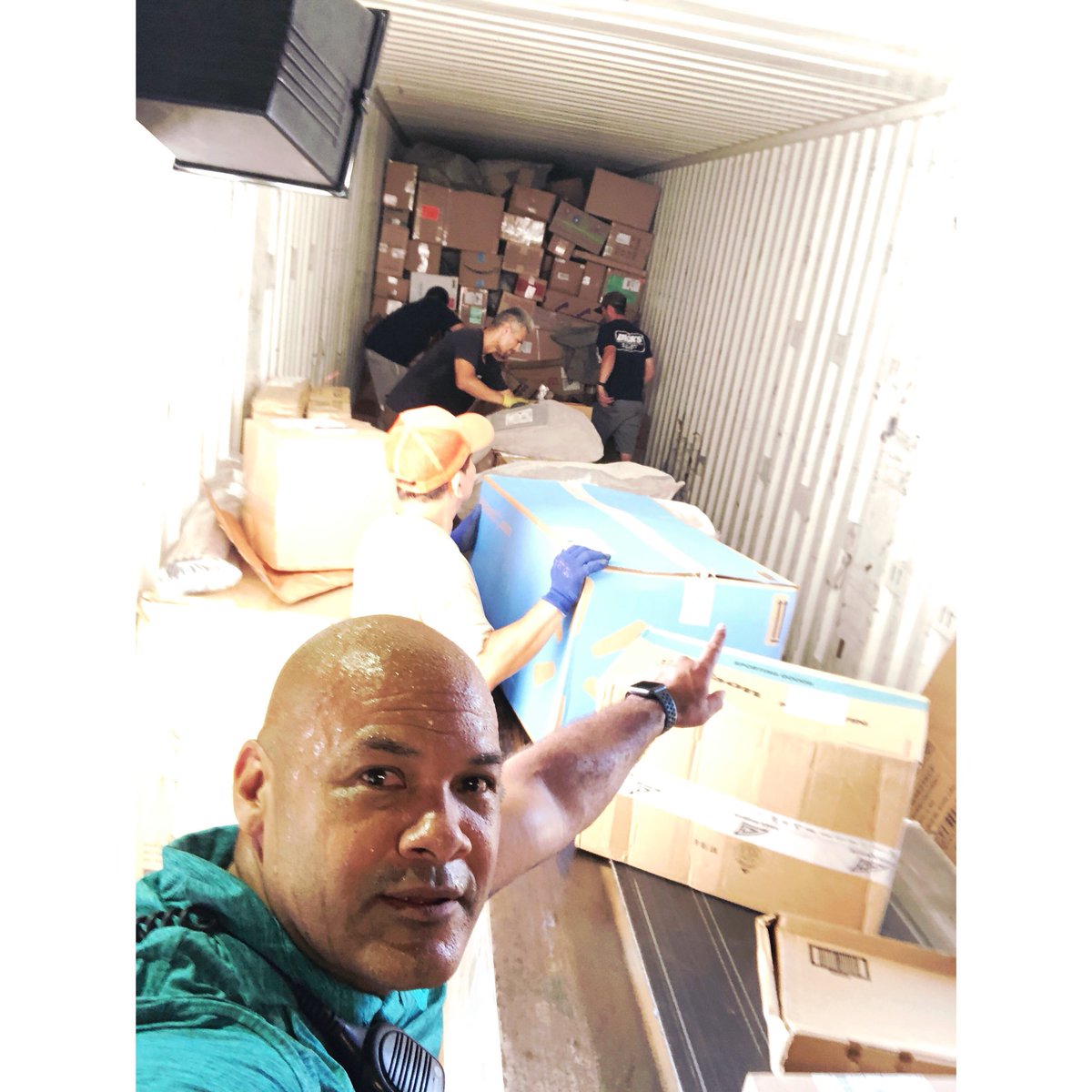 Late trailer?? We got this!!! Th, Juan, Chris, Sarrah, Juan, Timmy, Chris, &amp; Ricky handled a 53’Z in 35min. Thank you team!!!! #itswhatwedo #ups <a href="/kjallen04/">NICK NFT {44th}{404}</a> <a href="/CuceTom/">Tom Cuce</a> <a href="/UPS_Laguna/">UPS Laguna Preload</a>