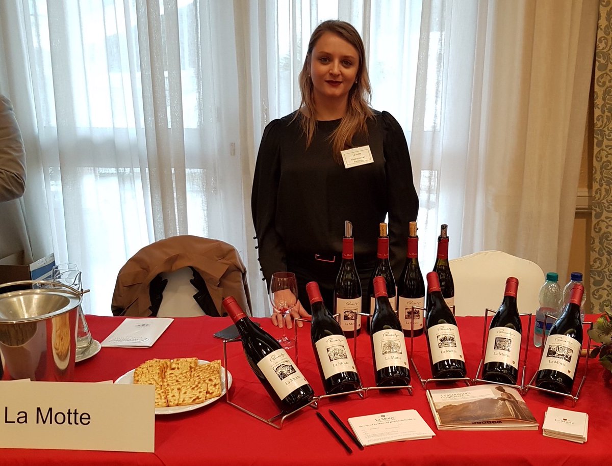 CVC1659's tweet photo. Fantastic to see so many of our members showcasing their flagship site-specific wines at last night's @CFWCStrandStr @CFWC #RedWineReview @TableBayHotelSA  #CVCquality @kleine_zalze @LaMottewine @LanzeracWines @Lourensford https://t.co/vN2mnaxYST