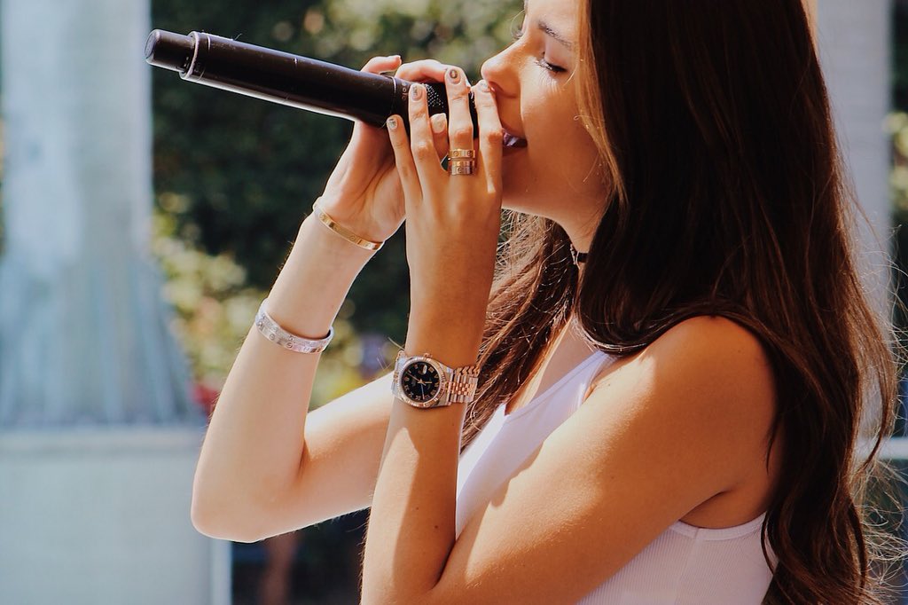 ConexaoMBeer's tweet photo. 📸 | Madison se apresentando no festival #ClubSplash da rádio 102.7 KIIS FM em Los Angeles (20/07) https://t.co/RmUkWhJYfv