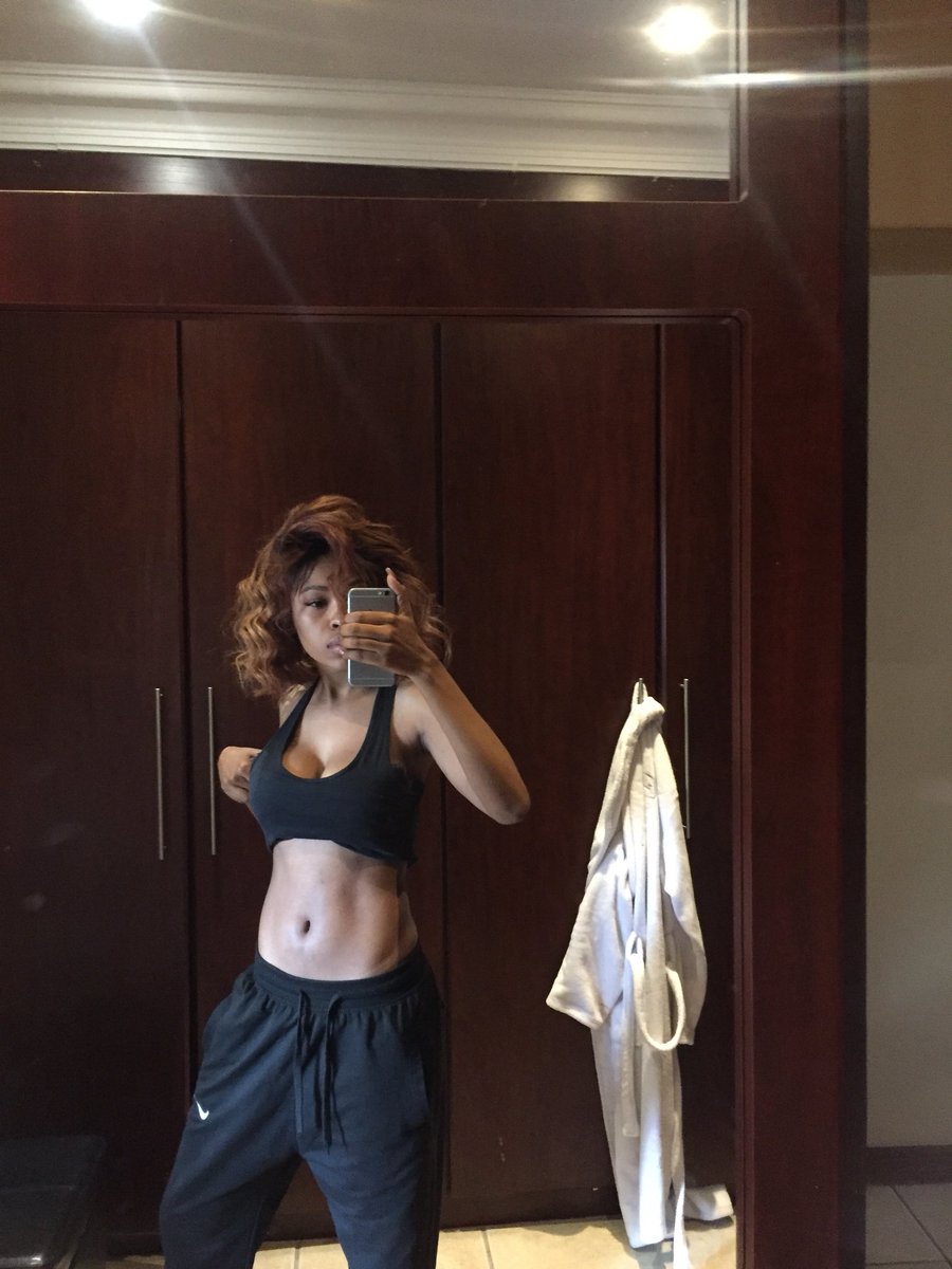 RethabileQobose's tweet image. I’m Joining @TkMatakanye &amp;amp; @kuhlesilevu on the  #30DayAbChallenge (until I get the Ab line)