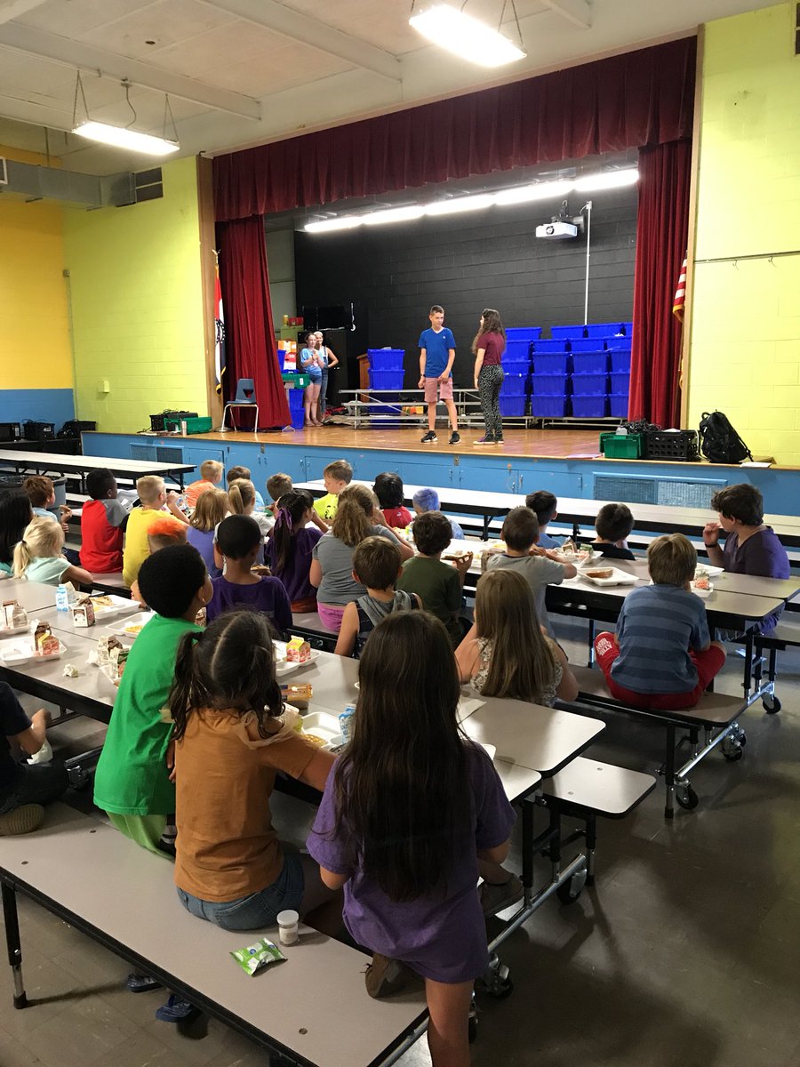 mm_ramsey's tweet image. Extra special lunch performance from@our middle school @PershingSPS students today. Great Friday! #Spsexplore