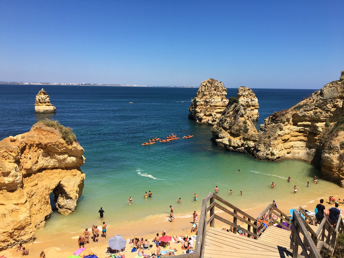 Allez @ChamoisNiortais #RedCNFC même à plus de 1500 bornes tes supporters sont avec toi grâce aux couleurs #bleu et #blanc de l’#algarve au #Portugal 🇵🇹 allez @ChamoisNiortais