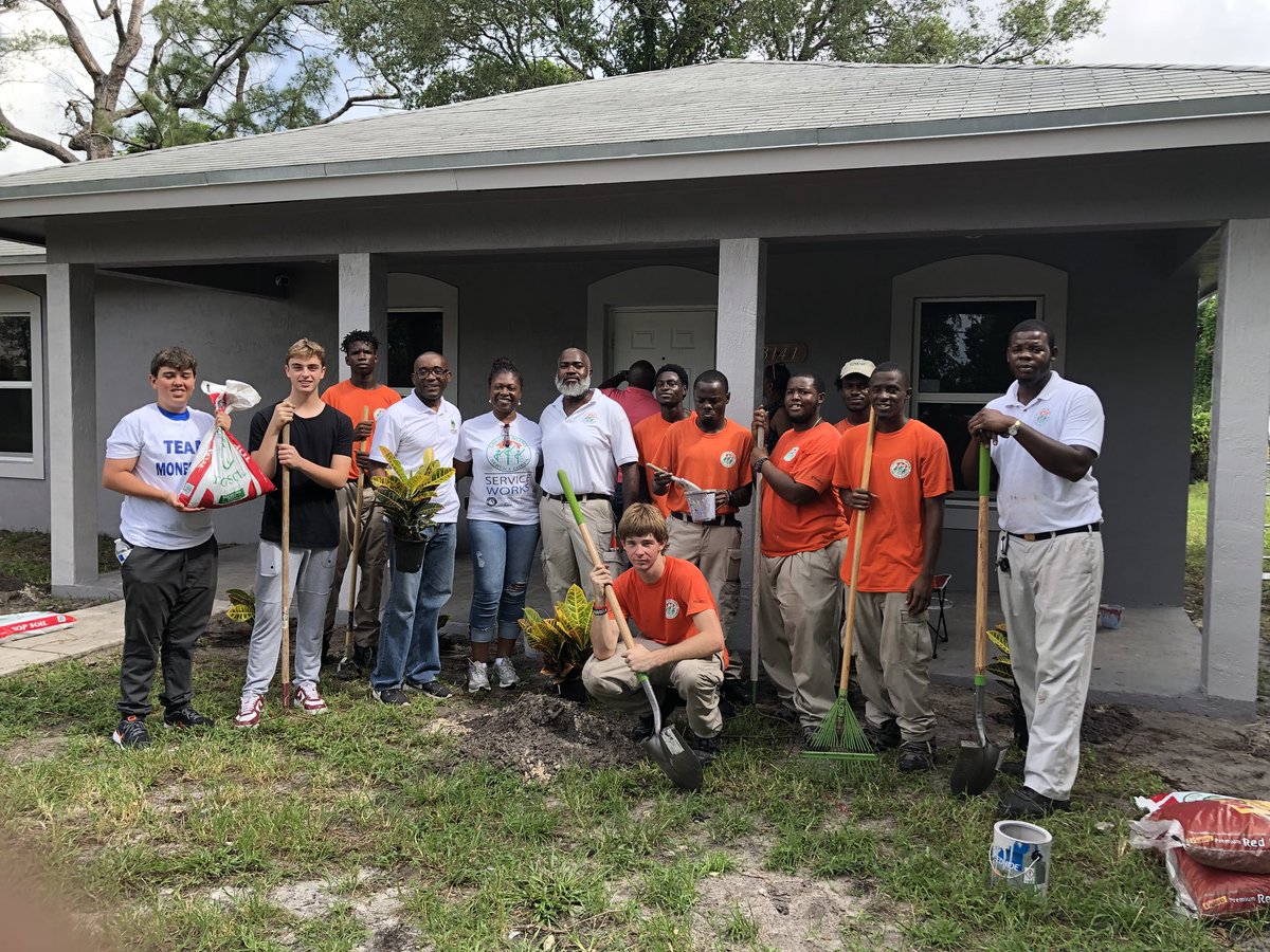 dorsett_debbie's tweet image. GMSC joined Jean Monestime, Miami-Dade Board of County Commissioners in beautifying the homes district residents. #ServiceWorks #YoungPeopleServing #GettingThingsDone