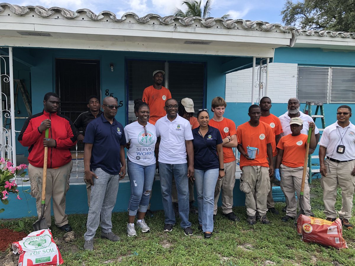 dorsett_debbie's tweet image. GMSC joined Jean Monestime, Miami-Dade Board of County Commissioners in beautifying the homes district residents. #ServiceWorks #YoungPeopleServing #GettingThingsDone