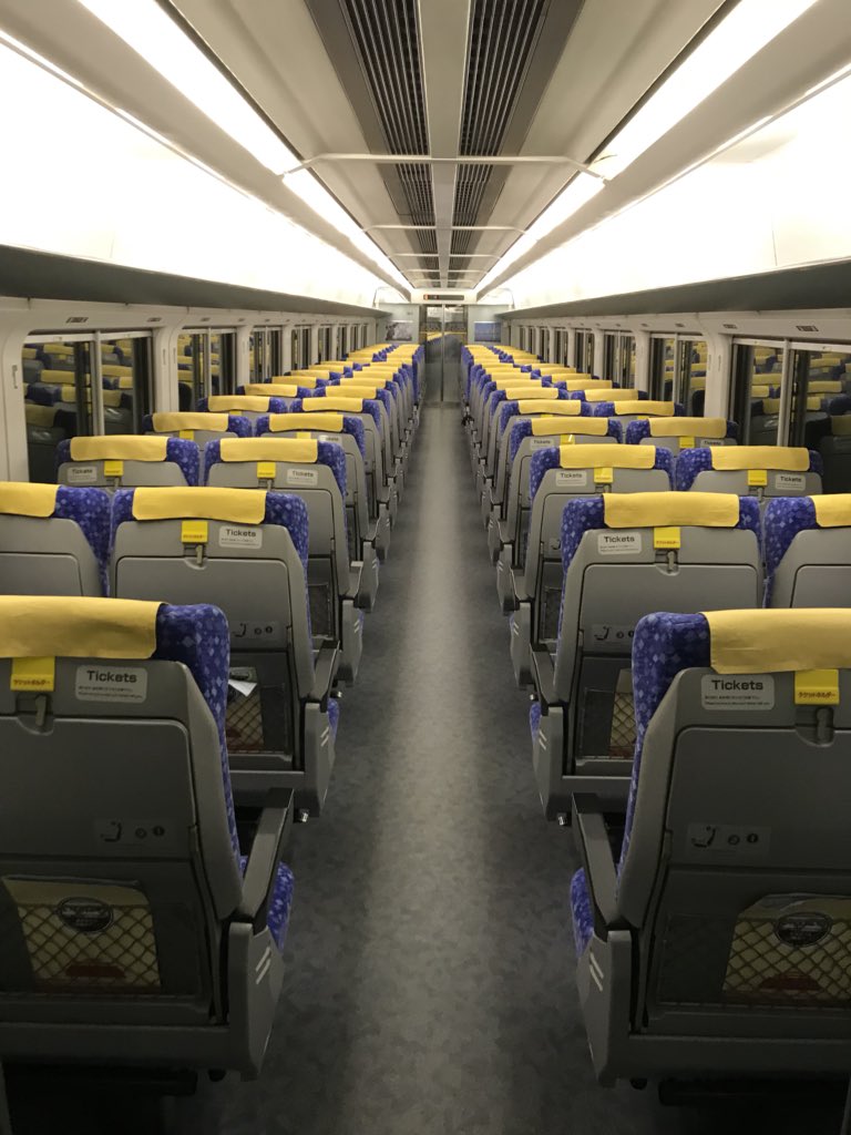 猫フライ ねこふらい Twitterissa 越後湯沢駅で 舞浜行きの夜行列車 スターライト舞浜号 と離合 時間は深夜1時をまわりましたが消灯はしません 車内放送も一切ありませんが 添乗員さんから すいているので自由に席を使用して構わないと案内が ということで4 猫フライ ねこふらい Twitterissa 越後湯沢駅で 舞浜行きの夜行列車 スターライト舞浜号 と離合 時間は深夜1時をまわりましたが消灯はしません 車内放送も一切ありませんが 添乗員さんから すいているので自由に席を使用して構わないと案内が ということで4