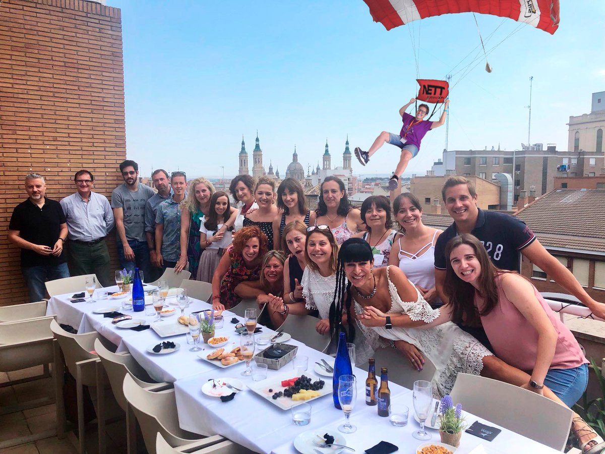 irene_joven's tweet photo. Cuando decides #sóloconPasión que por nada del mundo te pierdes la tortilla de patata del evento de "Felices Vacaciones" de @nettformacion ¡Corred #TalentosDigitales del #MasterMPD ! ¡qué os quedáis sin ella! #meEncantanMisCompis del #NettTeam https://t.co/KF0KFWlm9H