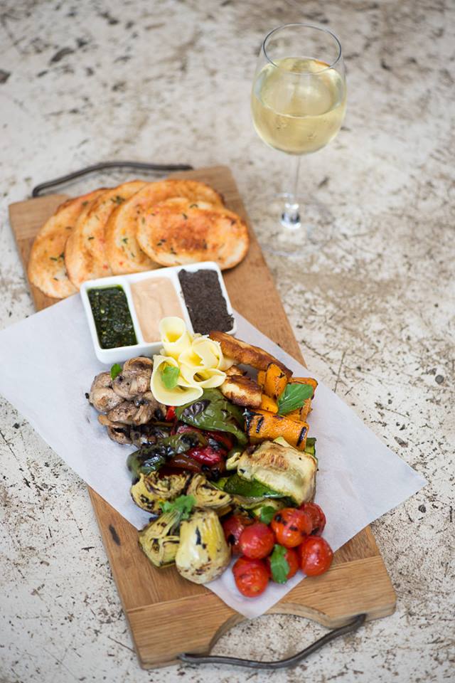 MuluwaLodge's tweet photo. Guests at @MuluwaLodge are ideally situated to explore the scenic #PanoramaRoute. We suggest taking some time out during the day’s sightseeing &amp; the stylish @Magnolia_WR, #WhiteRiver is just the place to do this. 

#DeliciousFood #MpumalangaTourism #supportlocalbusiness #lowveld https://t.co/cJCm6djs0T