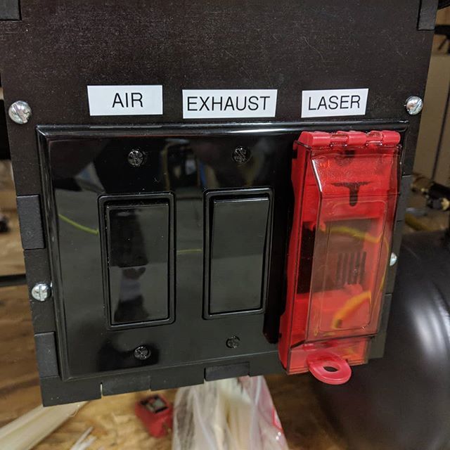 Always lock out the really important switches ;) #lasercutting #lasersaur #lasercut #safetyfirst ift.tt/2NOTqd3