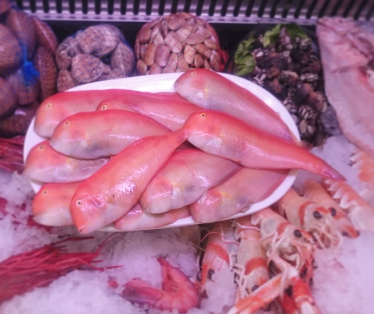 Atención...!!  Tenemos "Loritos" o también llamados "Galanes"... Exquisito y muy difícil de encontrar... <a href="/JCCapel/">Jose Carlos Capel</a> <a href="/ManuBalanzino/">Manu Balanzino</a> <a href="/Gastrobellver/">Enrique Bellver</a> <a href="/salsadechiles/">Carlos Maribona</a> <a href="/SaboraMalaga/">Sabor a Málaga</a> <a href="/SobreGustos/">Jose Cabello</a> <a href="/ruedafer/">Fernando Rueda</a>