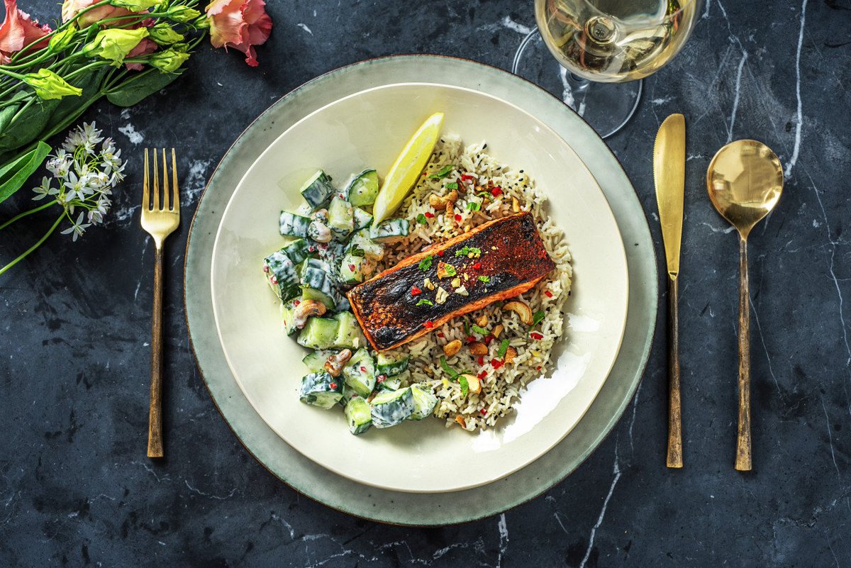 HelloFreshUK's tweet photo. Bring the weekend in with a bang with our deliciously fresh Tandoori Salmon with Fragrant Rice and Cucumber Salad: https://t.co/dwdlVeMDGq ✨ #PremiumRecipe #ClassicBox #Delicious https://t.co/4q9AbmU8VM