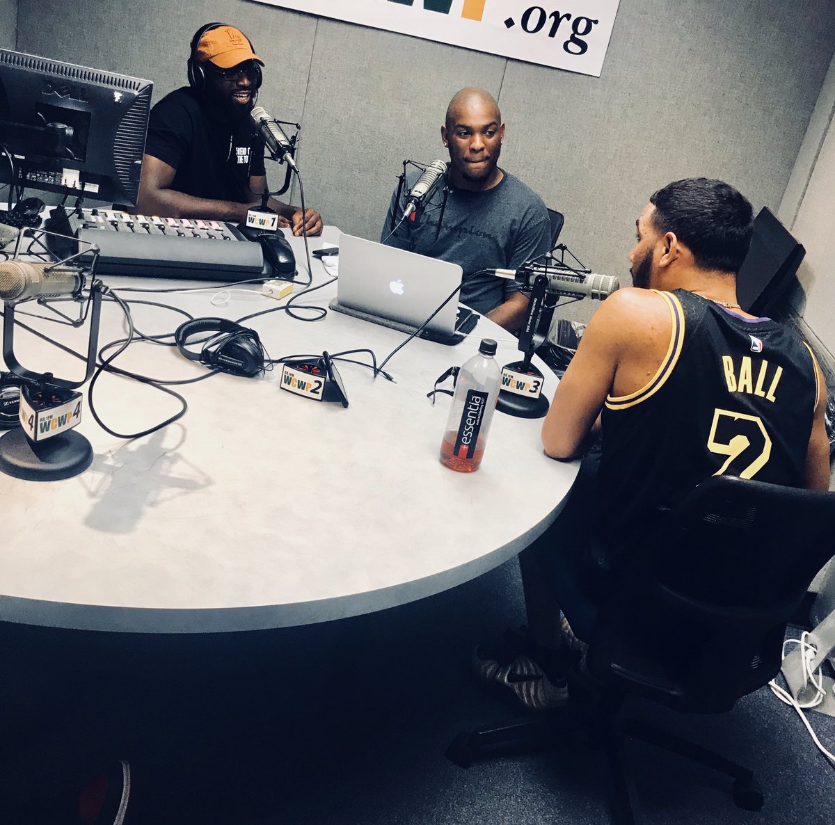 SavonSlvter's tweet image. 🚨 The Need to Know Podcast Ep 16 “Clout Chasing” (feat. @DROA1HEF )🚨
 
SoundCloud: bit.ly/2AcK2xM

iTunes: apple.co/2OoIROK