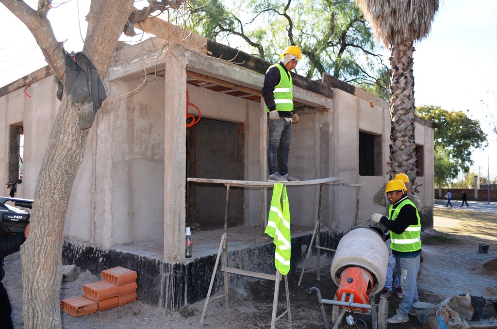 JMillicay's tweet photo. EL MUNICIPIO AVANZA EN LA CONSTRUCCIÓN DE LA PRIMERA CLÍNICA ANIMAL
https://t.co/OAdUmkARw3 @heberlar @municipalidadlr @ParedesUrquiza https://t.co/0BqKJ5HAAB