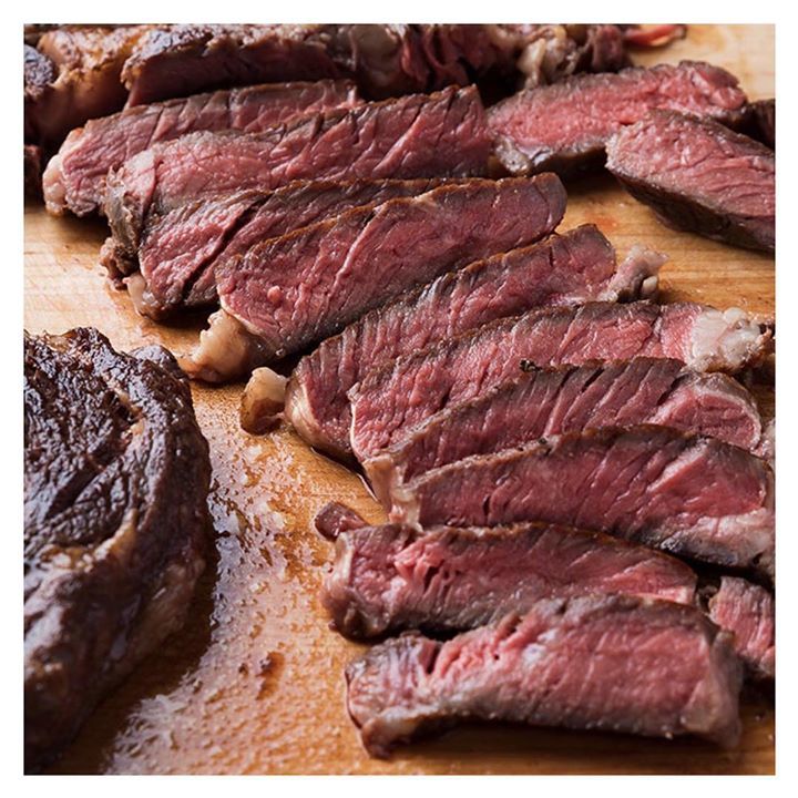 We’ve got the Friday feeling and it looks a little like this. Come and join us for some of THE BEST steaks ever! We’re open for luck today from 12pm 👌🏼
#meatingplace #meatlover #goodfood #bestintown #themeatingplace #steak #fridayfeeling #lunch #foodie ift.tt/1cyLTwb