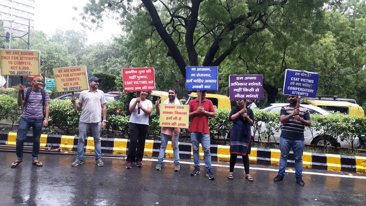 ShriRamDoot's tweet photo. @AmitShah @BJP4India @BJP4UP महोदय, #सीसैट_शोषित युवा छात्र केवल UPSC-CSE में #क्षतिपूर्ति_प्रयासों की प्रार्थना कर रहे हैं। इतनी सरल मांग के लिए सड़क पर उतरना पड़ रहा है।
कृपया न्याय करें।🙏
#SatyagrahaAtSansadMarg #CSAT_Satyagraha

@narendramodi @PMOIndia @DoPTGoI @AmitShahOffice @ABVPVoice @RSS_Org https://t.co/lZeLxaUZkF