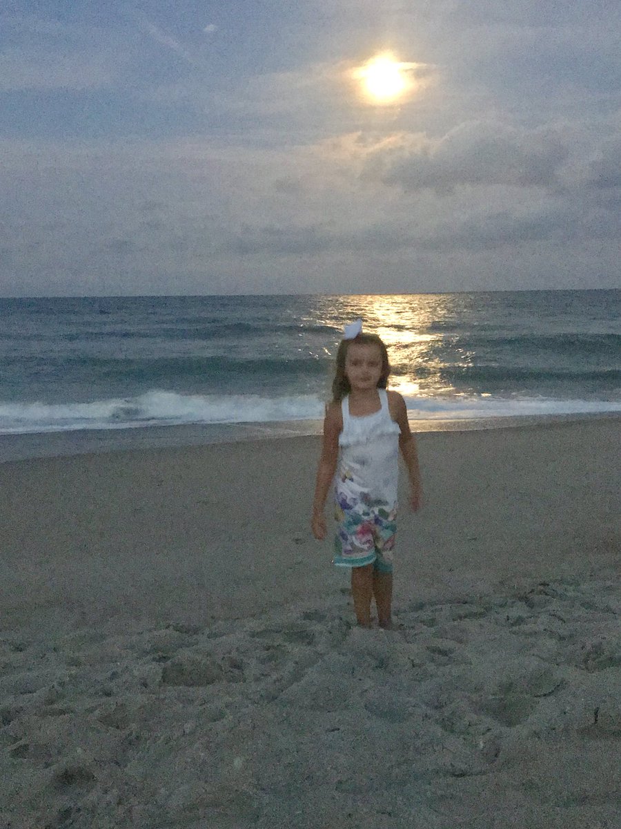GoingGreat5's tweet photo. Good times at the Beach! #CarolinaBeach #RuckerJohns #Fullmoon #Vacay #Squigleys https://t.co/CI1kaCs6bq