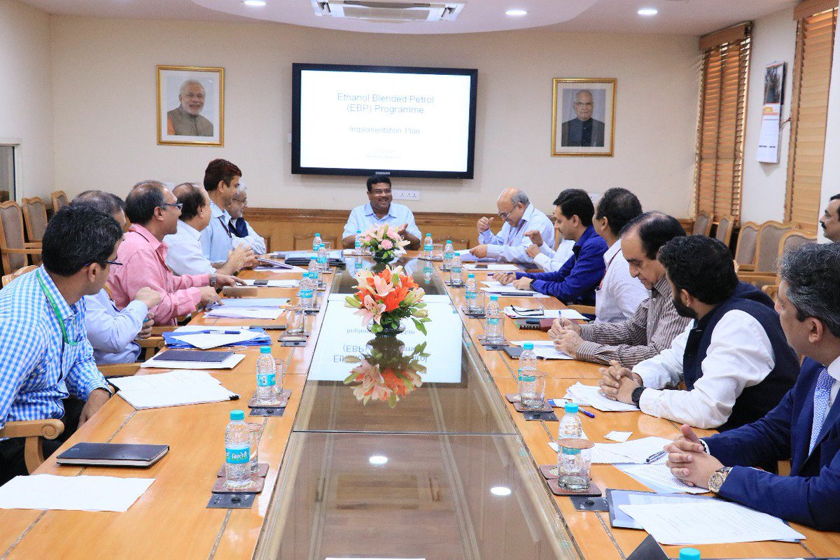 PetroleumMin's tweet image. Min. PNG &amp;amp; SDE @dpradhanbjp reviewed the progress of recent policy decisions taken to augment the ethanol procurement for Ethanol Blended Programme along with senior officials from agriculture ministry, @moefcc, @RailMinIndia, @FinMinIndia, @MOFPI_GOI &amp;amp; industry stakeholders.