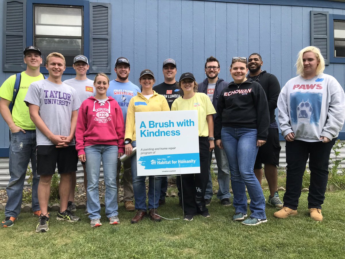 LymanLumberComp's tweet photo. Our interns and a few Sales Representatives spent #NationalInternDay give back to the community by volunteering at A Brush With Kindness. It was great to put a smile on Maxine’s face! #Lynterns #ABrushWithKindness #HabitatForHumanity https://t.co/BNFQXZIfF1