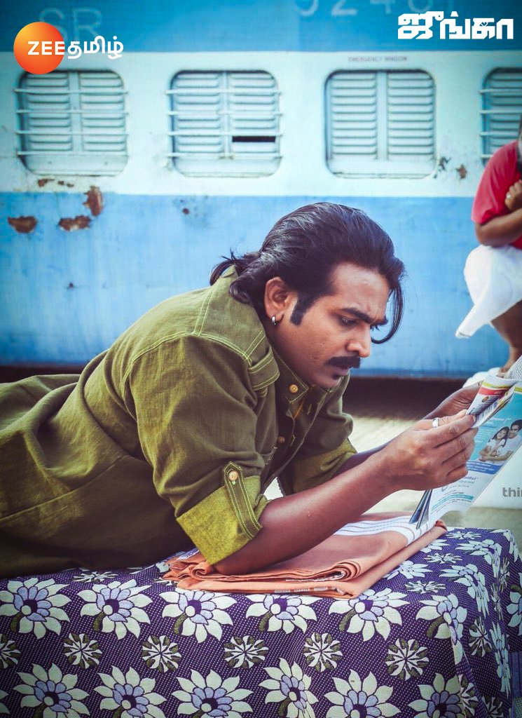 ZeeTamil's tweet photo. Watch the first #VijaySethupathi's family Don film
#Junga #JungaFromToday #Mercy
#ZeeTamil @VijaySethuOffl @sayyeshaa @MadonnaSebast14 https://t.co/qhsPGRQKXH