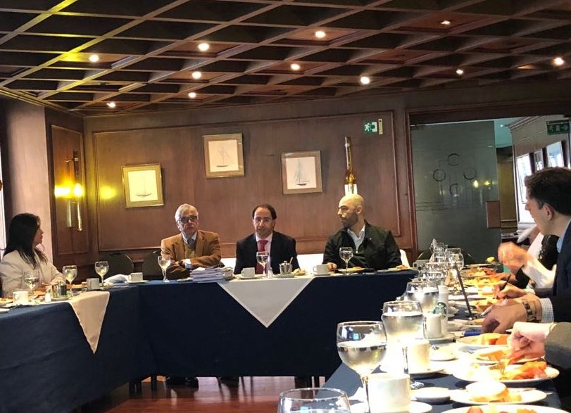 ConsejoGremial's tweet photo. "Tenemos la gran tarea de aprovechar los tratados de libre comercio vigentes" @jrestrp en reunión con el @ConsejoGremial https://t.co/6b9K6ZQpO2