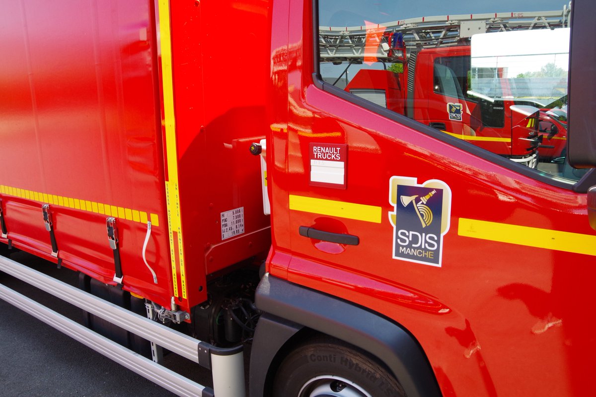 SDIS50's tweet image. Pt Log – Fourgon Logistique

La mise en service d’un fourgon pour le Gpmt Logistique, prévue au plan d’équipement 2018, s’est effectuée aujourd’hui.

Il  transportera du matériel (habillement, oxygène, mobilier, consommable, matériel d’intervention &amp;amp; médico-secouriste…)

#log50