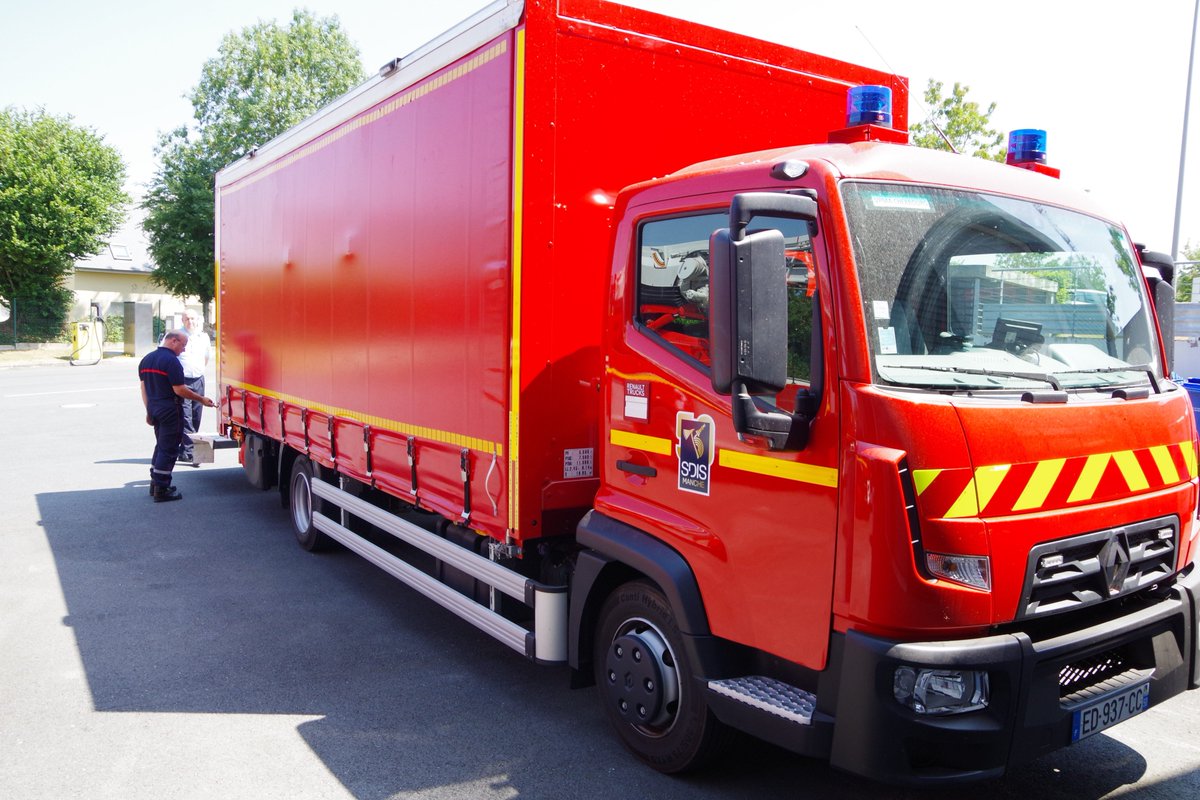 SDIS50's tweet image. Pt Log – Fourgon Logistique

La mise en service d’un fourgon pour le Gpmt Logistique, prévue au plan d’équipement 2018, s’est effectuée aujourd’hui.

Il  transportera du matériel (habillement, oxygène, mobilier, consommable, matériel d’intervention &amp;amp; médico-secouriste…)

#log50