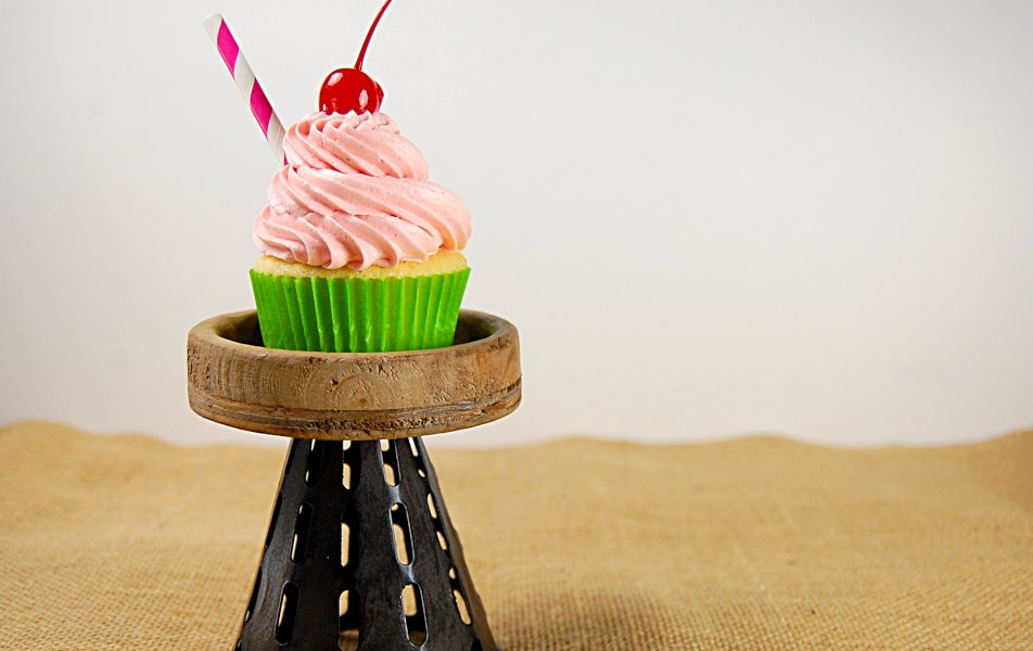 BlueSpoonBakery's tweet photo. Cherry Limeade Cupcakes #buttercream #cherries #cherry #cherrybuttercream #cherrylime #cherrylimeade #cherrylimeadecupcakes #cupcake #cupcakes #dessert #frosting #lime #limecupcakes #limeade #maraschinocherries #maraschinocherry https://t.co/tmYNbyVJLm https://t.co/fqEyHKW7ol