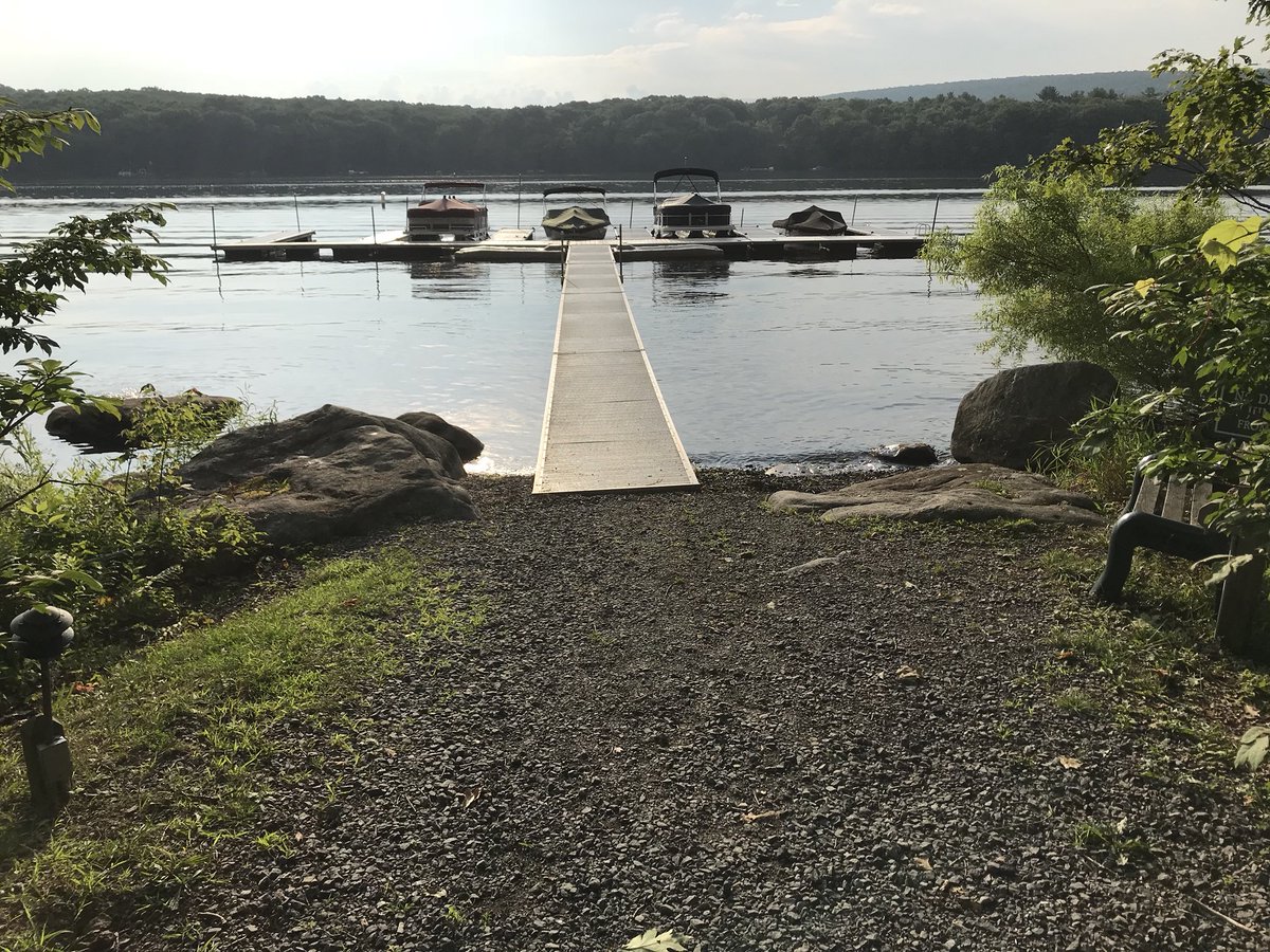 DeepRetreat's tweet image. Best place to start the day with some yoga.