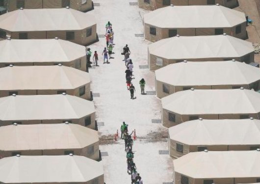 EquityForward's tweet photo. Children being kept in tent cities away from their families #IAmHHS https://t.co/IyqUk4f6qn