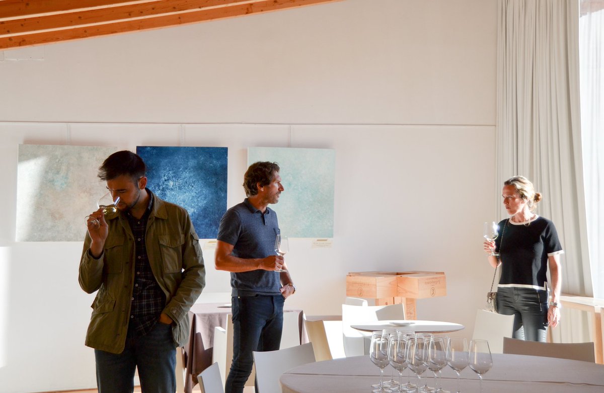 ViuraHotel's tweet photo. ¿Conoces la obra de Marine Bonzom? 👉 https://t.co/ChtJhpFdKe En el salón de catas de #VinotecaViura podrás disfrutar de una exposición muy especial, acompañado de los vinos más singulares seleccionados por nuestro #WineManager @CatasDe 🎨✨
•••
#ArtLovers #WineLovers https://t.co/dUeMpw2ECq