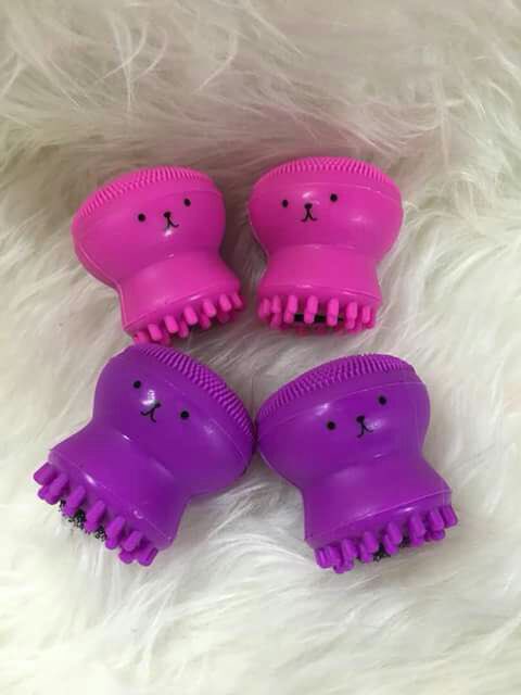 Beminecosmetics's tweet photo. freshcare 6ringgit ja sebotol😍.  aple detox 9ringgit💓. far away 7ringgit: berus muka sotong rm6😎 https://t.co/j3CrOnoj1O