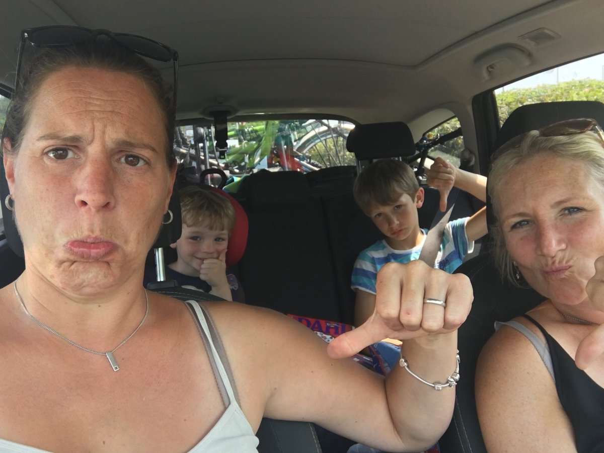 julliebeef's tweet photo. @BBCNews sat in the traffic jam awaiting our Eurotunnel!!! 2hours and counting!!! https://t.co/jMUNplEvun